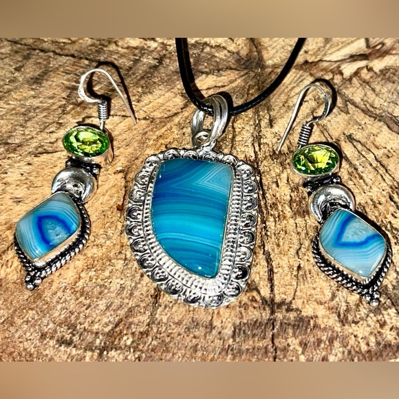 Blue Botswana Agate Pendant & Earrings - Picture 8 of 8